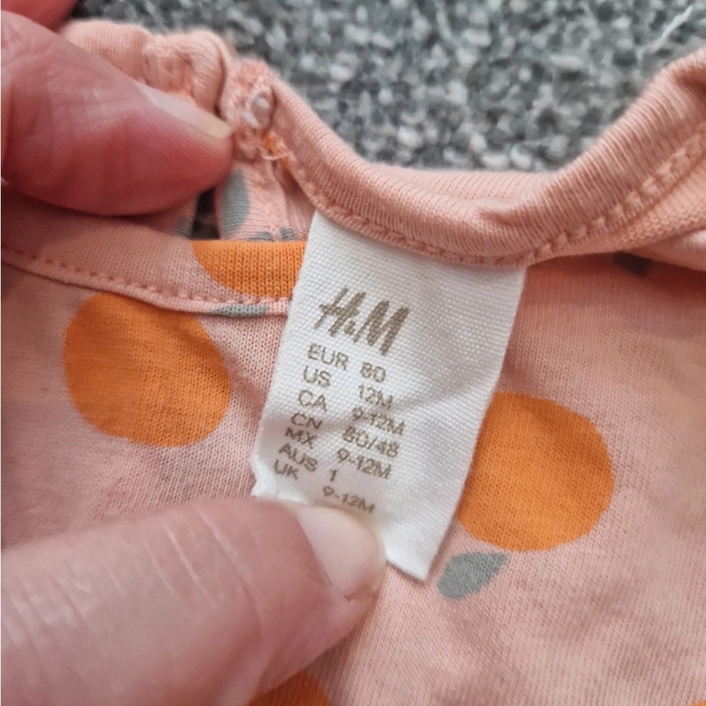H&M Coral and Orange Graphic Tee